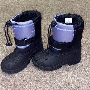 Snow boots